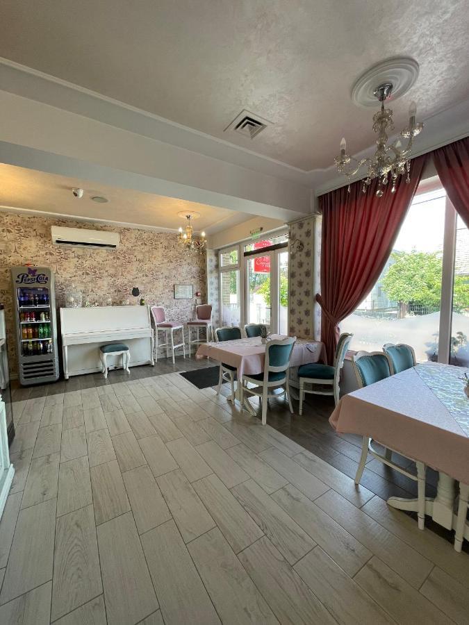 Harmonie Radauti Hostel Bagian luar foto