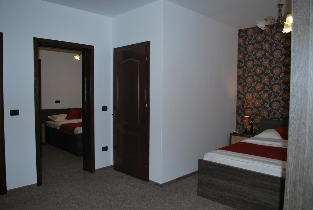 Harmonie Radauti Hostel Ruang foto