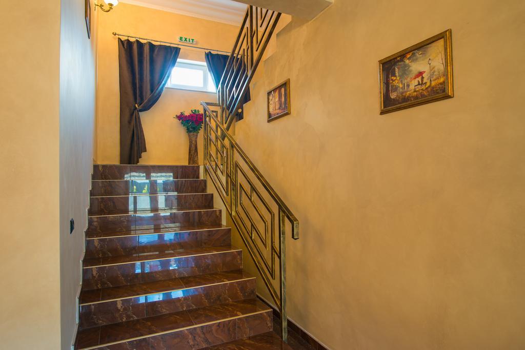 Harmonie Radauti Hostel Bagian luar foto