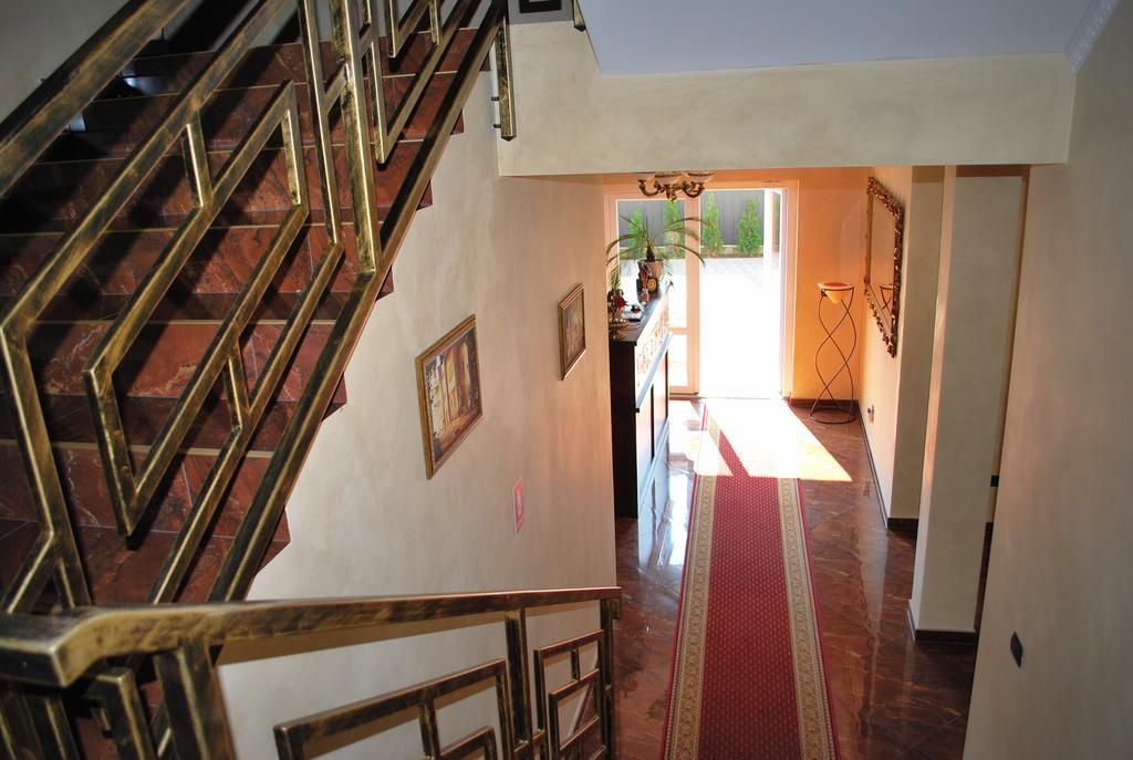Harmonie Radauti Hostel Bagian luar foto