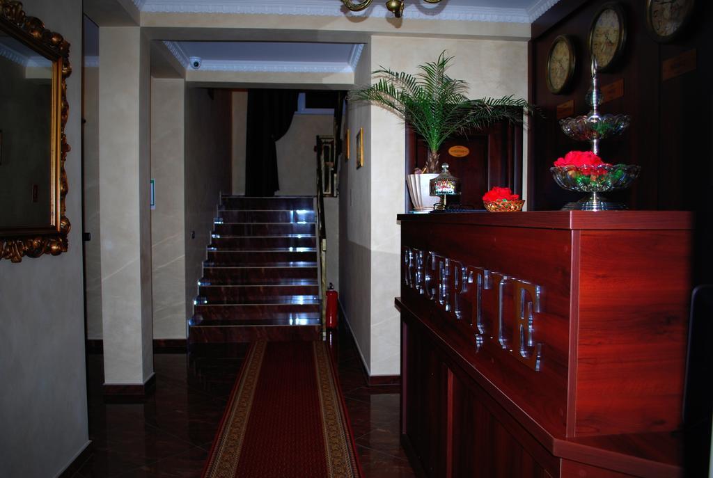 Harmonie Radauti Hostel Bagian luar foto