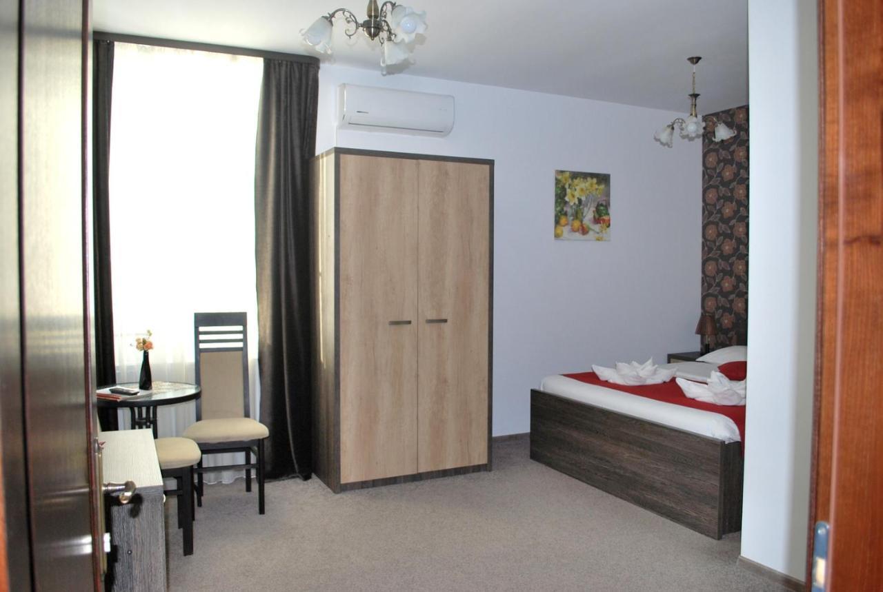 Harmonie Radauti Hostel Bagian luar foto